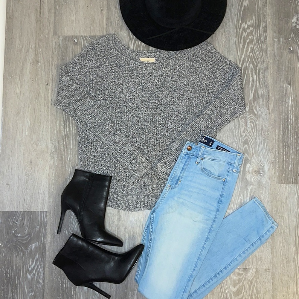 Hollister Long Sleeve Top - Picture 1 of 3